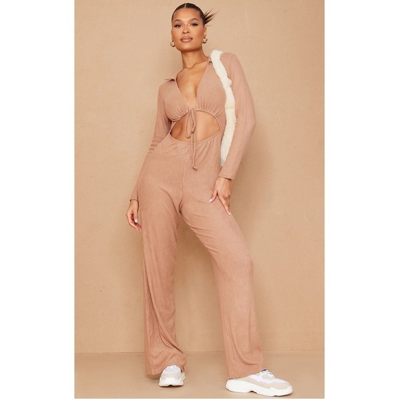 B033 PrettyLittleThing Mocha Brushed Rib Long Sleeve Tie Bust Jumpsuit - Picture 2 of 9